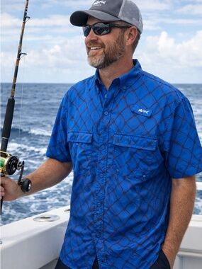 Clearance Blue Short-Sleeve Fishing Shirt with Fish Logo XL